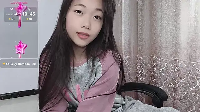 Snapshot of Lvy--v chatting on 02/09/25, 10:43 Lvy--v online show from 02/09/25, 10:43