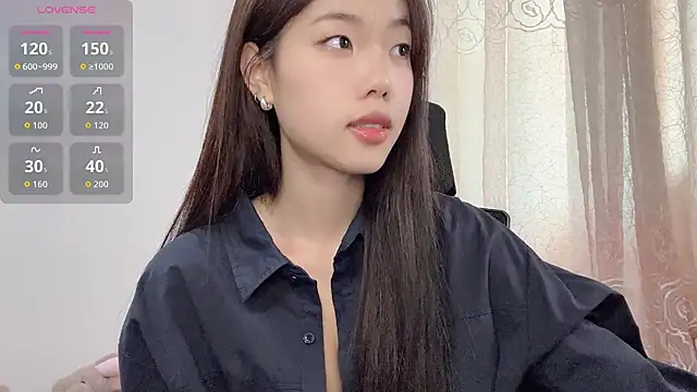 Snapshot of Lvy--v chatting on 09/16/25, 12:33 Lvy--v online show from 09/16/25, 12:33