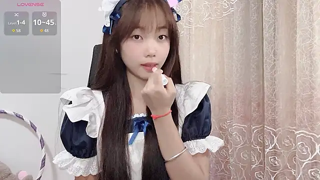 Snapshot of Lvy--v chatting on 10/29/25, 11:03 Lvy--v online show from 10/29/25, 11:03