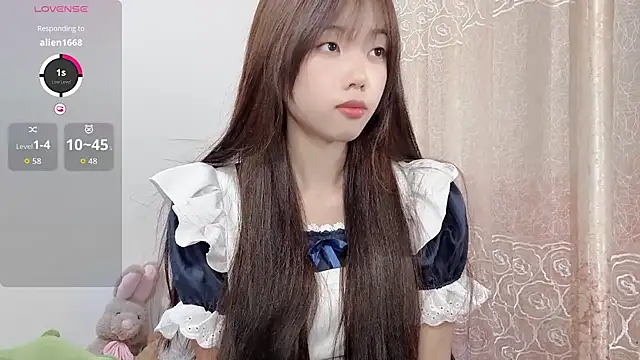 Snapshot of Lvy--v chatting on 11/18/25, 10:45 Lvy--v online show from 11/18/25, 10:45