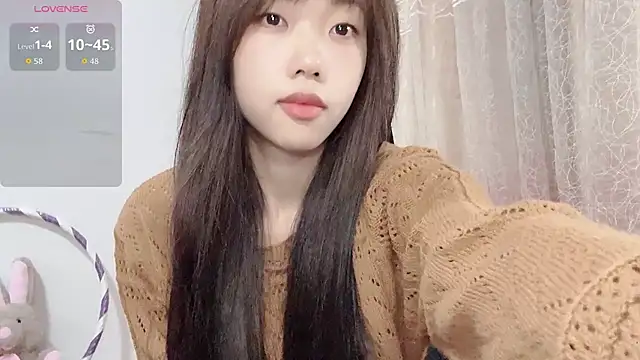 Snapshot of Lvy--v chatting on 10/28/25, 10:31 Lvy--v online show from 10/28/25, 10:31