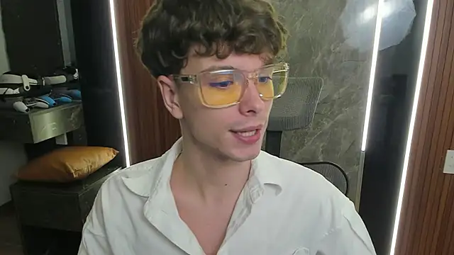 Snapshot of calvin_love_you chatting on 07/03/26, 03:07 calvin love you online show from 07/03/26, 03:07
