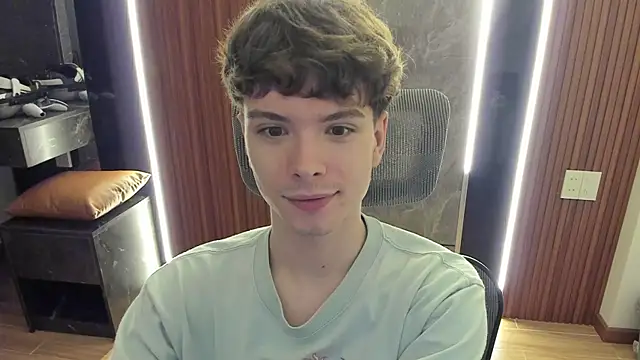 Snapshot of calvin_love_you chatting on 06/30/26, 02:17 calvin love you online show from 06/30/26, 02:17