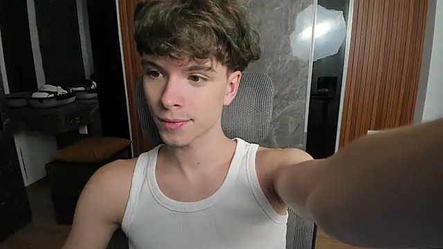 Snapshot of calvin_love_you chatting on 06/06/26, 05:07 calvin love you online show from 06/06/26, 05:07