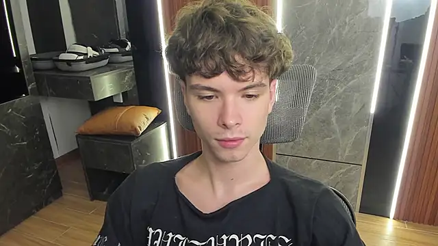 Snapshot of calvin_love_you chatting on 06/09/26, 05:03 calvin love you online show from 06/09/26, 05:03