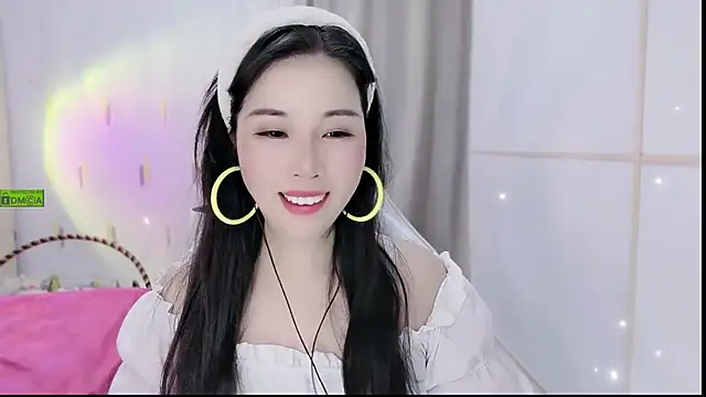 Snapshot of HK_angelchloe chatting on 10/16/25, 01:47 HK angelchloe online show from 10/16/25, 01:47