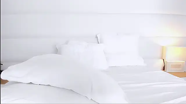 MoonAngelic online show from 12/20/25, 02:36