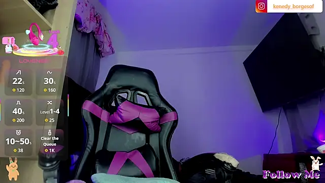 Snapshot of celeste_crawford12 chatting on 11/25/25, 10:04 celeste crawford12 online show from 11/25/25, 10:04