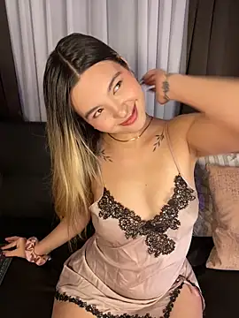 Snapshot of Odett_ chatting on 06/21/26, 03:45 Odett online show from 06/21/26, 03:45