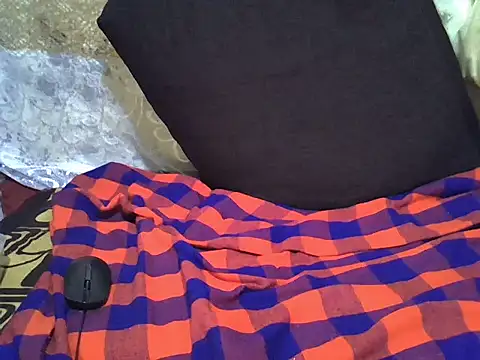 Snapshot of Soft_gal12 chatting on 10/25/25, 06:41 Soft gal12 online show from 10/25/25, 06:41