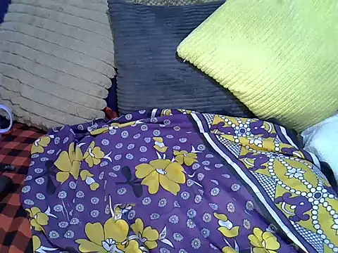 Snapshot of Soft_gal12 chatting on 11/17/25, 08:07 Soft gal12 online show from 11/17/25, 08:07