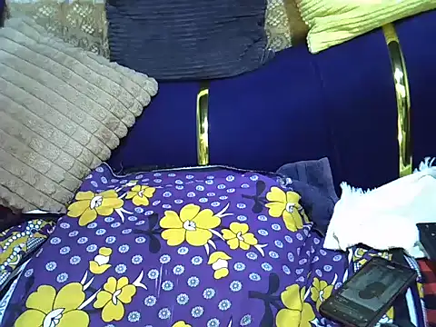 Snapshot of Soft_gal12 chatting on 11/16/25, 04:34 Soft gal12 online show from 11/16/25, 04:34