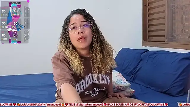 VitoriaFernandes online show from 10/22/25, 07:02