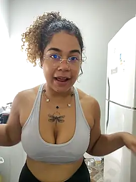 VitoriaFernandes online show from 02/11/26, 02:28