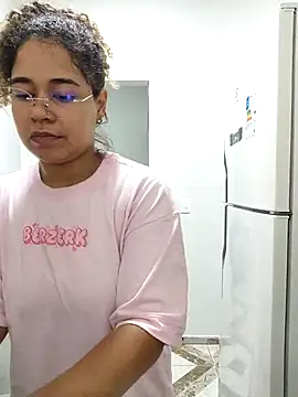 VitoriaFernandes online show from 02/17/26, 10:29