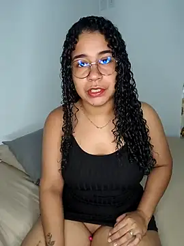 VitoriaFernandes online show from 02/17/25, 01:44