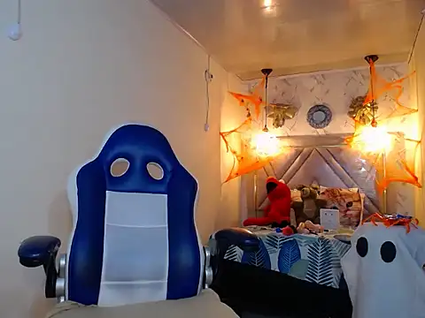 alexa-cooper- online show from 10/18/25, 02:41