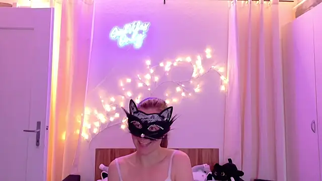 kleinelea123 online show from 04/14/26, 07:57