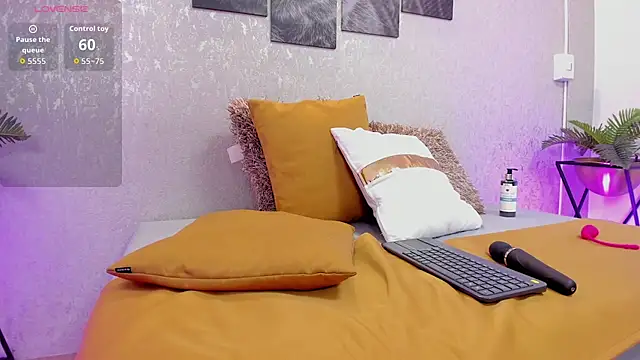 lilicooper  online show from 09/15/25, 06:19