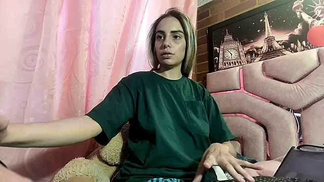 Snapshot of ValeriaLacrozee chatting on 06/05/26, 02:56 ValeriaLacrozee online show from 06/05/26, 02:56