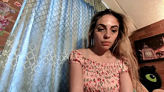 ValeriaLacrozee online show from 09/15/25, 07:14