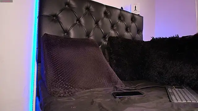 James1lee  online show from 04/08/26, 09:16