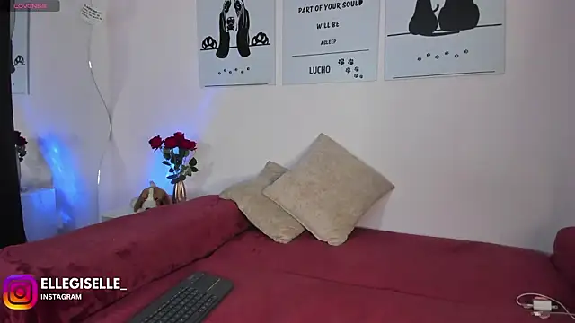 ElleGisellee online show from 03/07/26, 02:07