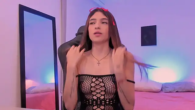 Snapshot of sofiarouge chatting on 11/21/25, 08:08 sofiarouge online show from 11/21/25, 08:08