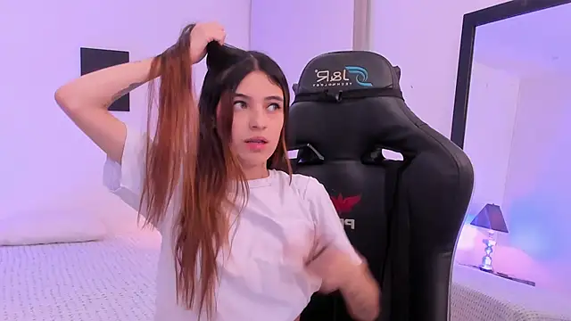 Snapshot of sofiarouge chatting on 11/26/25, 07:58 sofiarouge online show from 11/26/25, 07:58