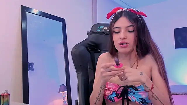 Snapshot of sofiarouge chatting on 11/19/25, 08:09 sofiarouge online show from 11/19/25, 08:09