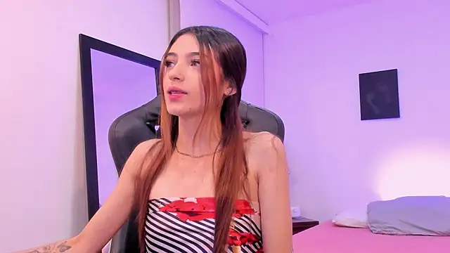 Snapshot of sofiarouge chatting on 11/12/25, 07:18 sofiarouge online show from 11/12/25, 07:18