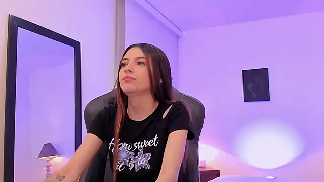 Snapshot of sofiarouge chatting on 11/05/25, 08:12 sofiarouge online show from 11/05/25, 08:12