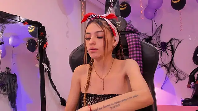 Snapshot of sofiarouge chatting on 10/24/25, 07:35 sofiarouge online show from 10/24/25, 07:35