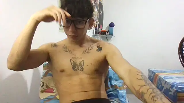 Snapshot of Dillom420 chatting on 02/22/25, 04:51 Dillom420 online show from 02/22/25, 04:51