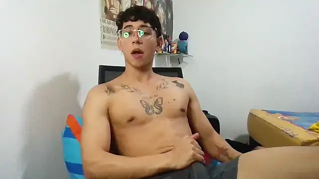 Snapshot of Dillom420 chatting on 01/30/25, 07:39 Dillom420 online show from 01/30/25, 07:39