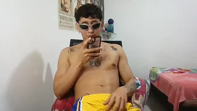 Snapshot of Dillom420 chatting on 01/22/25, 08:29 Dillom420 online show from 01/22/25, 08:29