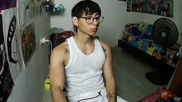 Snapshot of Dillom420 chatting on 07/13/26, 03:39 Dillom420 online show from 07/13/26, 03:39