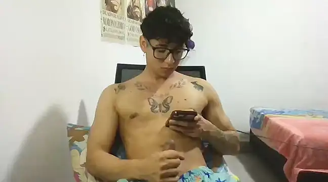 Snapshot of Dillom420 chatting on 03/15/25, 08:04 Dillom420 online show from 03/15/25, 08:04