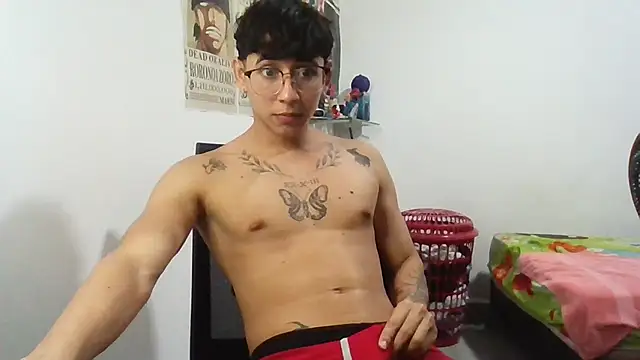 Snapshot of Dillom420 chatting on 01/14/25, 05:19 Dillom420 online show from 01/14/25, 05:19