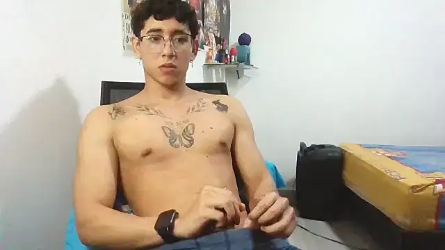 Snapshot of Dillom420 chatting on 02/05/25, 07:29 Dillom420 online show from 02/05/25, 07:29