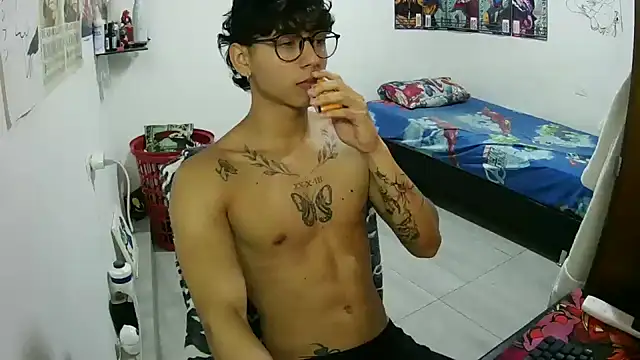 Snapshot of Dillom420 chatting on 12/15/25, 09:31 Dillom420 online show from 12/15/25, 09:31