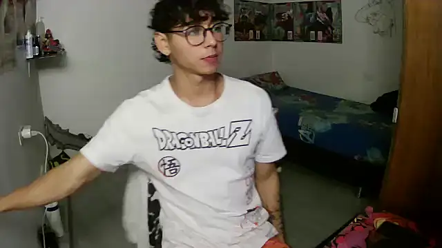 Snapshot of Dillom420 chatting on 12/19/25, 05:10 Dillom420 online show from 12/19/25, 05:10