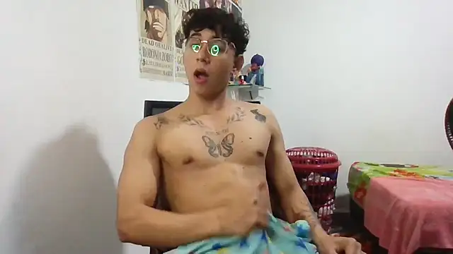 Snapshot of Dillom420 chatting on 01/15/25, 08:30 Dillom420 online show from 01/15/25, 08:30