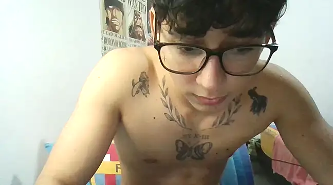 Snapshot of Dillom420 chatting on 03/21/25, 05:32 Dillom420 online show from 03/21/25, 05:32