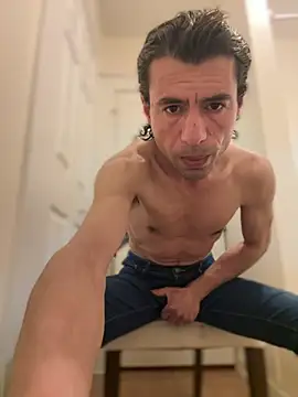 Snapshot of Natural_sexy33 chatting on 03/10/25, 07:00 Natural sexy33 online show from 03/10/25, 07:00