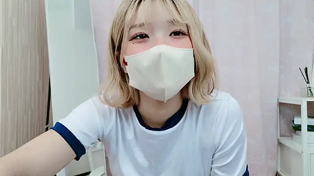 Snapshot of eimi_ch chatting on 12/14/24, 04:12 eimi ch online show from 12/14/24, 04:12