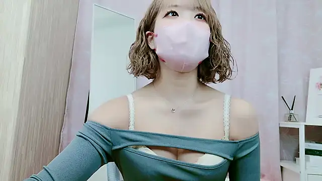 Snapshot of eimi_ch chatting on 02/19/25, 06:22 eimi ch online show from 02/19/25, 06:22