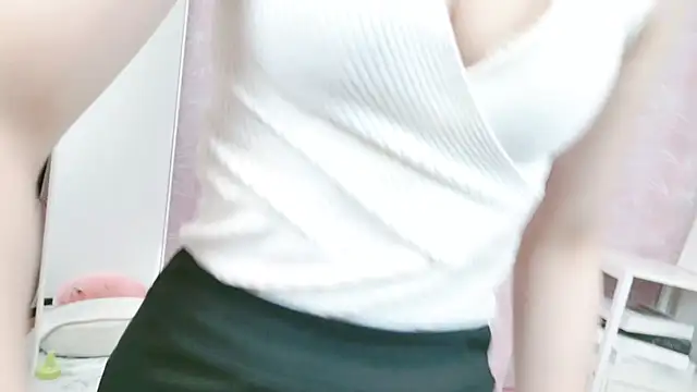 Snapshot of eimi_ch chatting on 12/10/24, 12:39 eimi ch online show from 12/10/24, 12:39