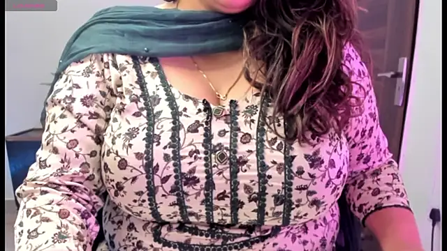 Gulabi Queen online show from 03/17/25, 12:57