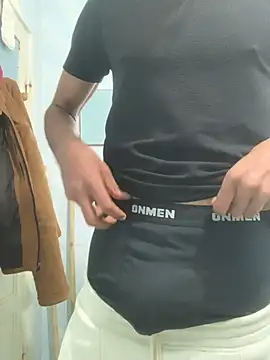 Snapshot of Xxxhalcon chatting on 12/04/25, 12:15 Xxxhalcon online show from 12/04/25, 12:15